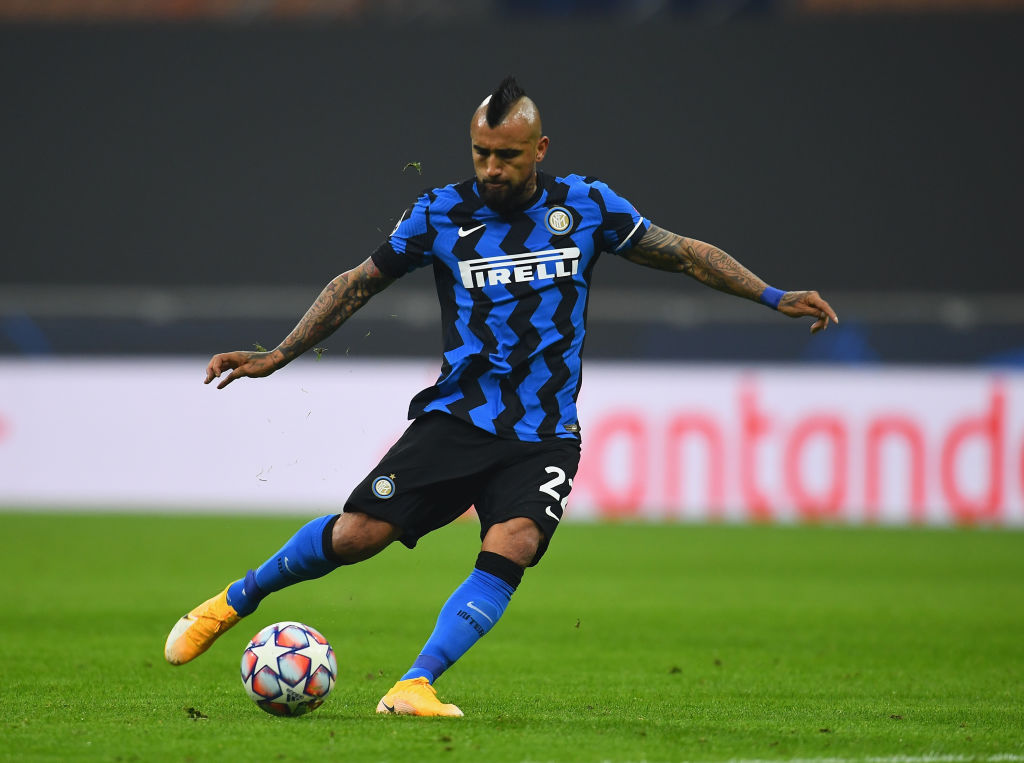 اینتر/هافبک شیلیایی/Inter/Chilean midfielder