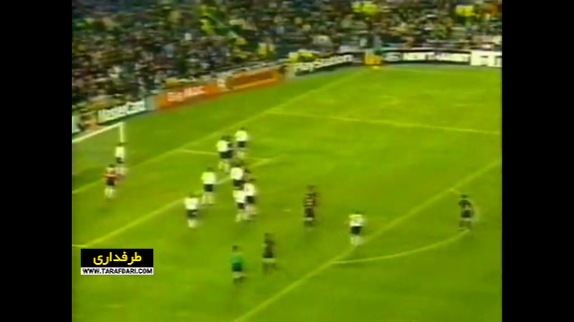 صعود والنسیا به فینال لیگ قهرمانان اروپا در شب شکست 2-1 مقابل بارسلونا (10 می 2000) / فیلم